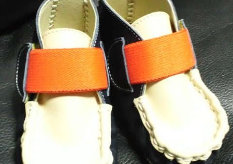 No.230 紺の本体にオレンジベルト　ファーストステップシューズ